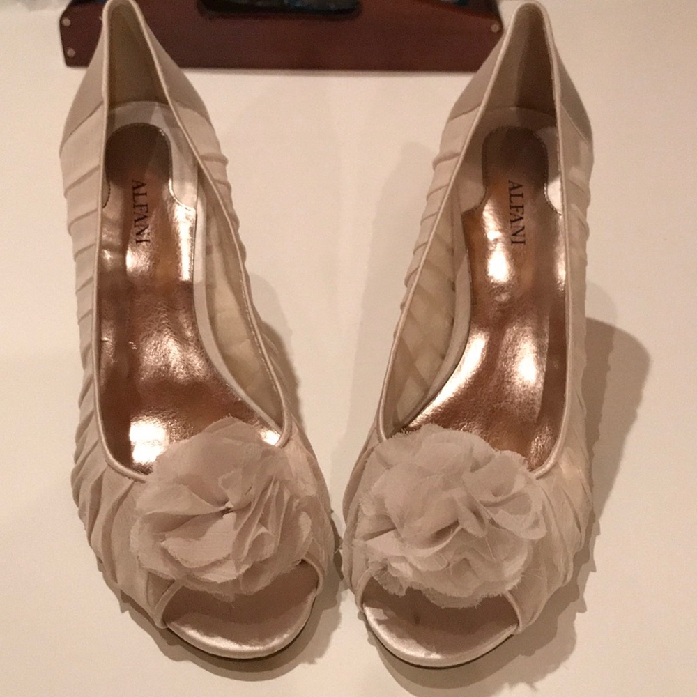 Shoes - Picture 2 of 3